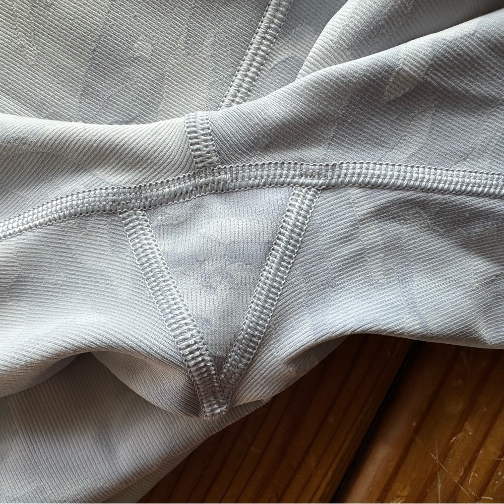Lululemon Wunder Under Short 10" *Ribbed Luxtreme size 8 - Picture 5 of 7